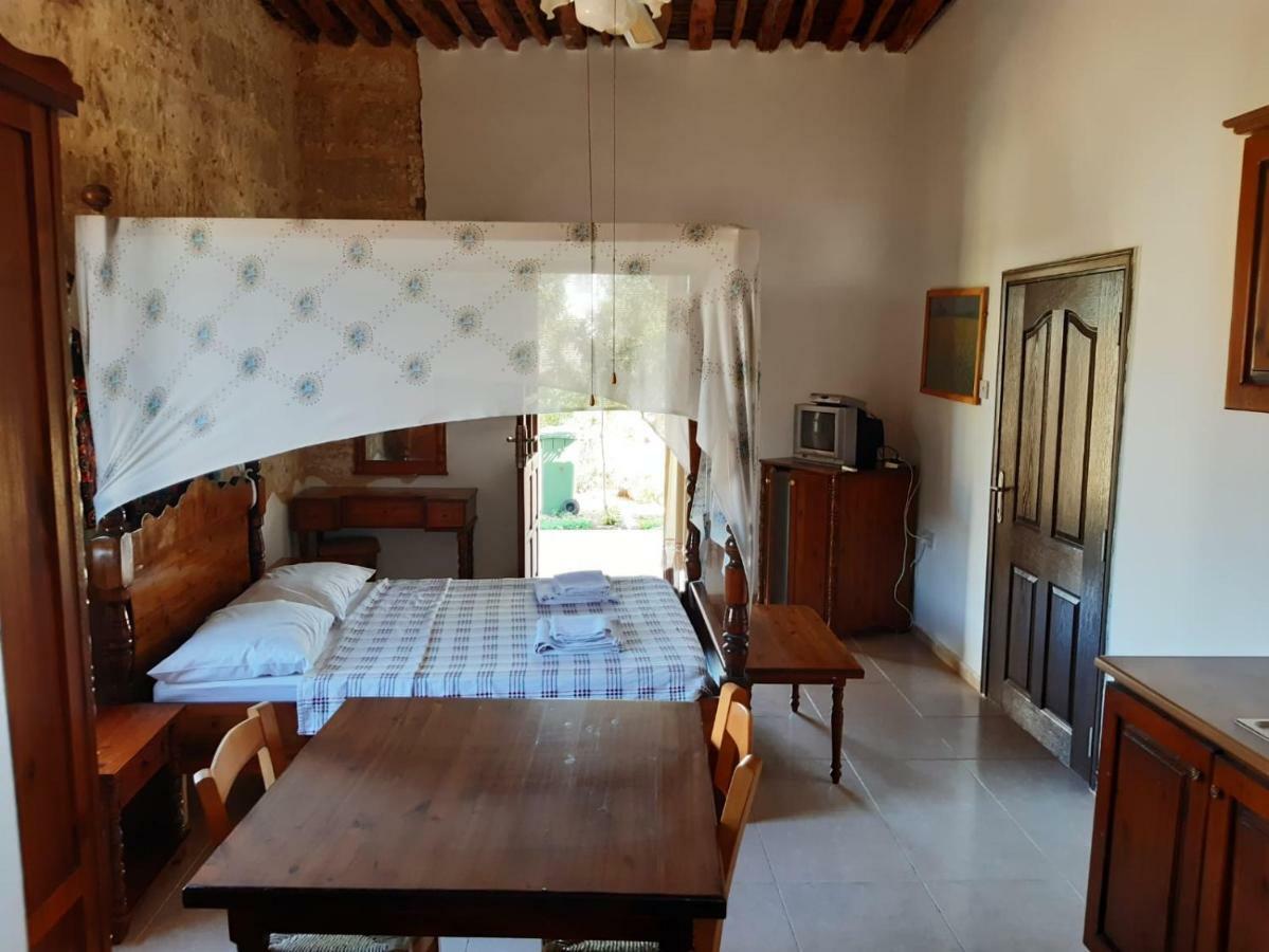 Karpaz Stone House Bed & Breakfast Rizokarpaso Bagian luar foto